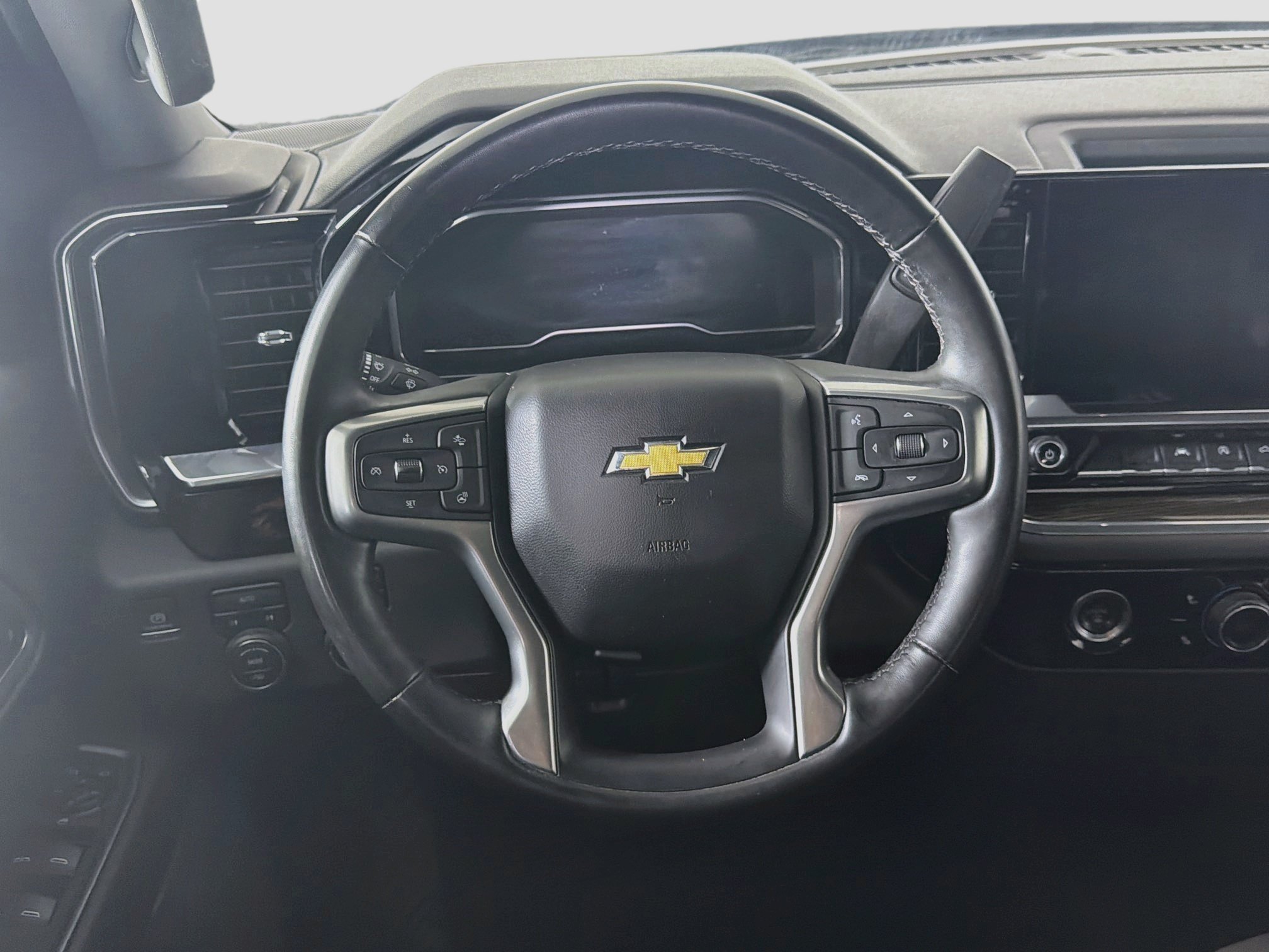 Used 2024 Chevrolet Silverado 1500 LT AWD/4WD image 18
