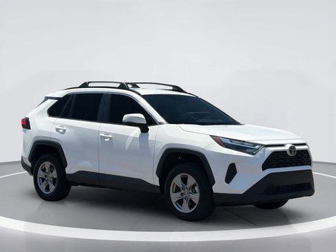 Used 2022 Toyota RAV4 XLE w/ XLE Grade Weather Package FWD image 5