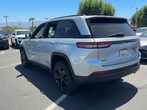 Used 2023 Jeep Grand Cherokee Altitude AWD/4WD image 8