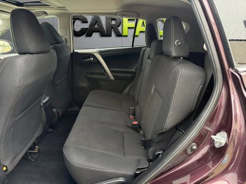 Used 2018 Toyota RAV4 XLE AWD/4WD image 18