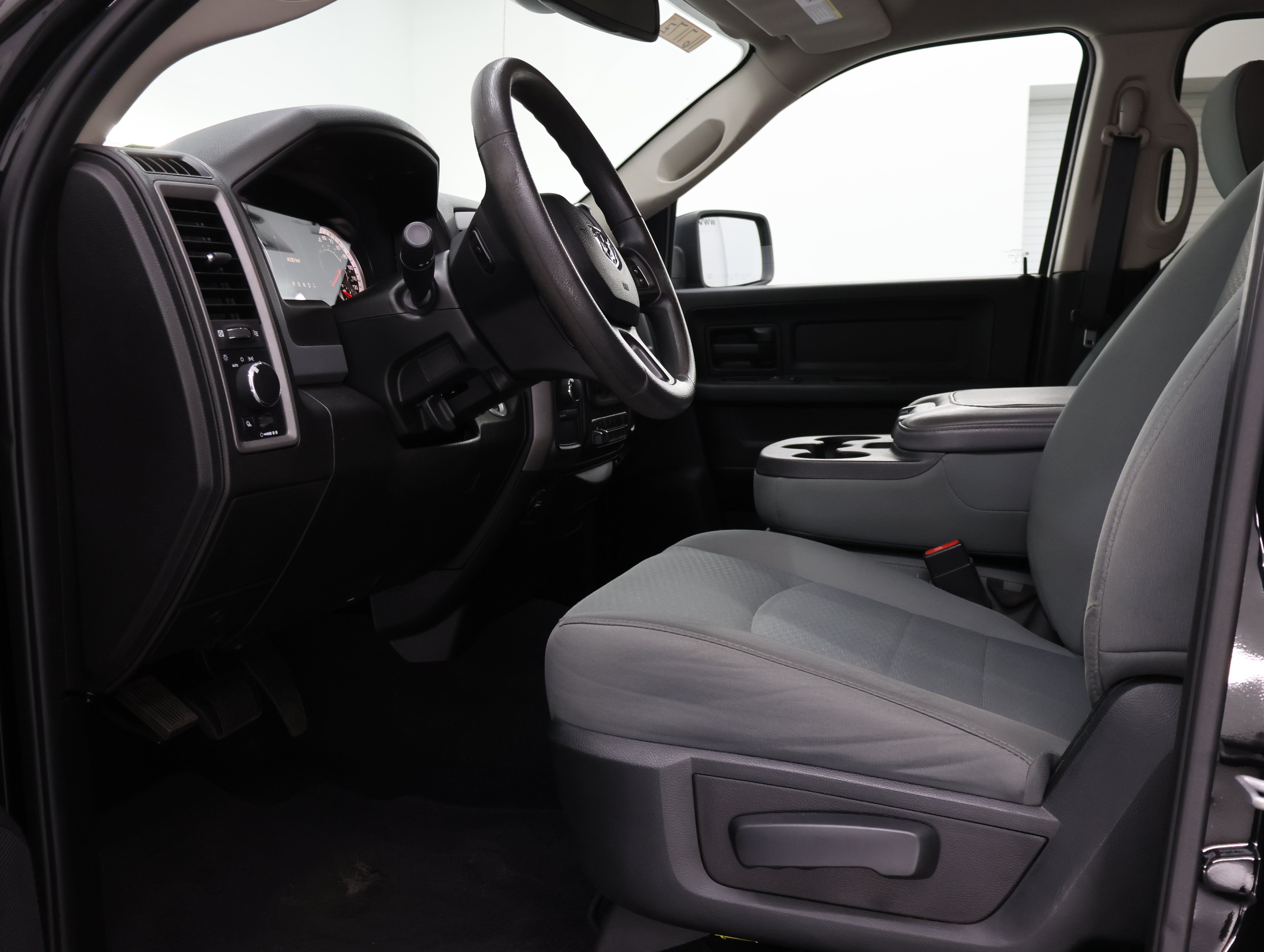 Used 2018 RAM 2500 Tradesman w/ Chrome Appearance Group AWD/4WD image 8