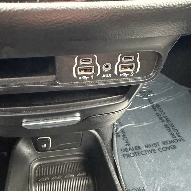 Used 2025 Chrysler Pacifica Select FWD image 33
