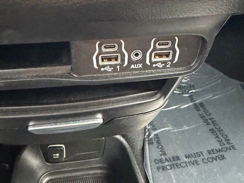 Used 2025 Chrysler Pacifica Select image 33