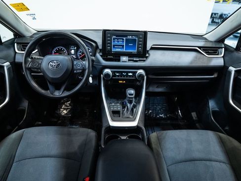 Used 2021 Toyota RAV4 LE image 11