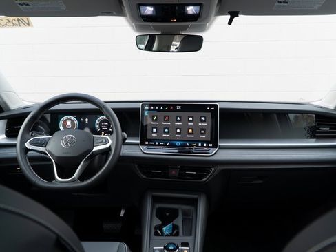 New 2025 Volkswagen Tiguan SE image 10