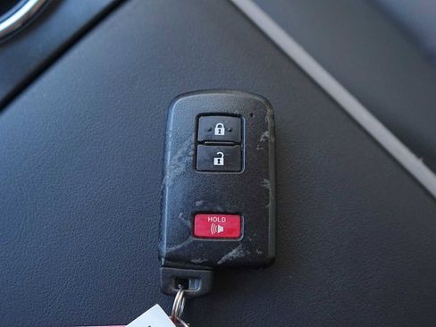 Used 2017 Toyota Prius V Four image 28