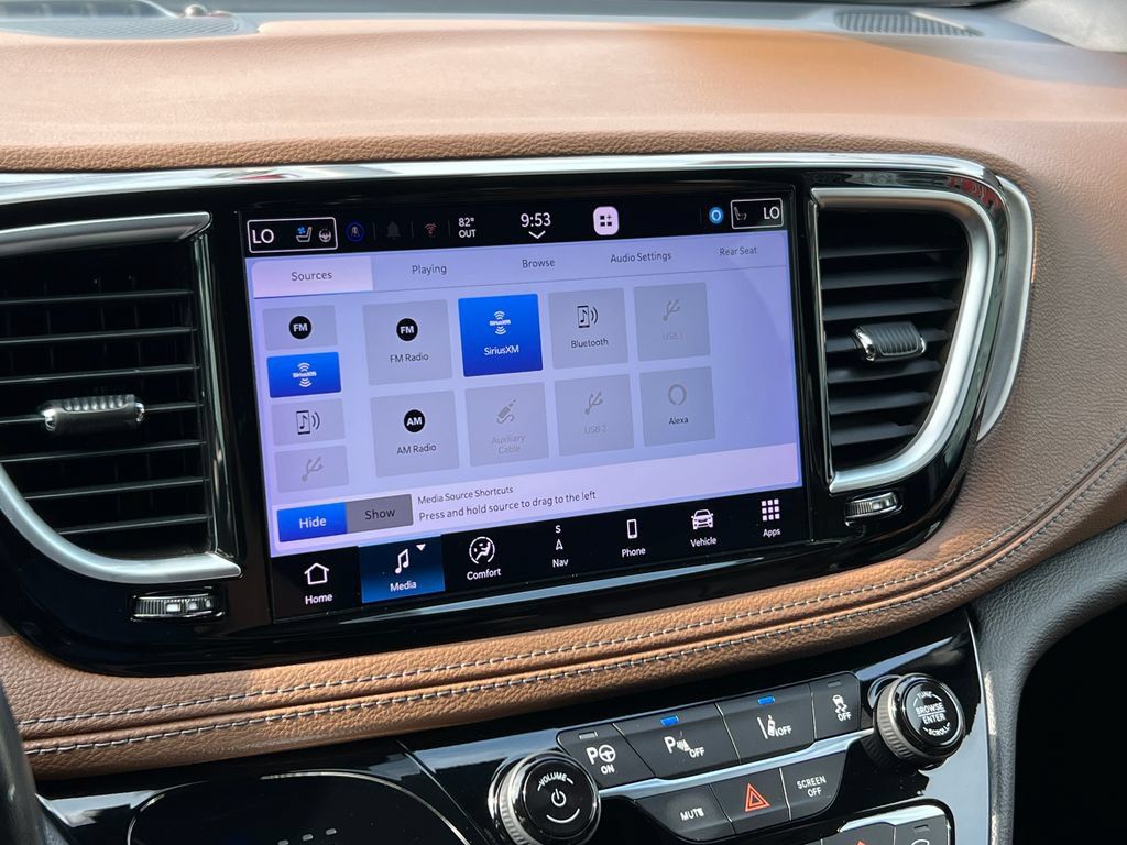 Used 2021 Chrysler Pacifica Limited w/ Uconnect Theater Family Group FWD image 43
