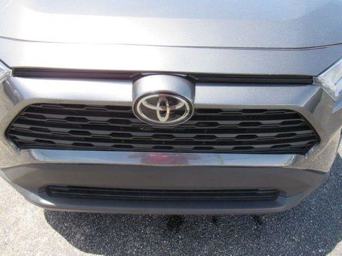 Used 2021 Toyota RAV4 XLE FWD image 4