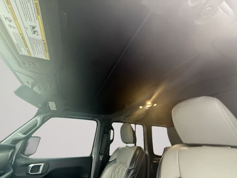 Used 2019 Jeep Wrangler Unlimited Sport S image 26