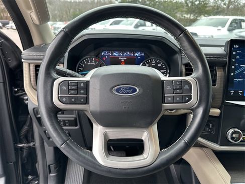 Used 2023 Ford Expedition Limited image 11