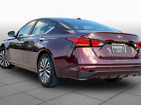 Used 2025 Nissan Altima 2.5 SV FWD image 12