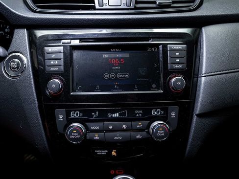 Used 2018 Nissan Rogue SV AWD/4WD image 21