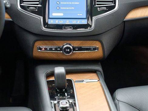 Certified 2025 Volvo XC90 B6 Plus AWD/4WD image 30
