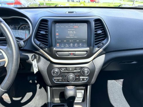 Used 2016 Jeep Cherokee 75th Anniversary FWD image 13
