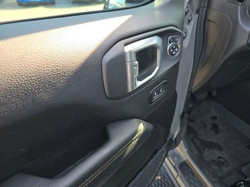 Used 2022 Jeep Gladiator Overland image 11