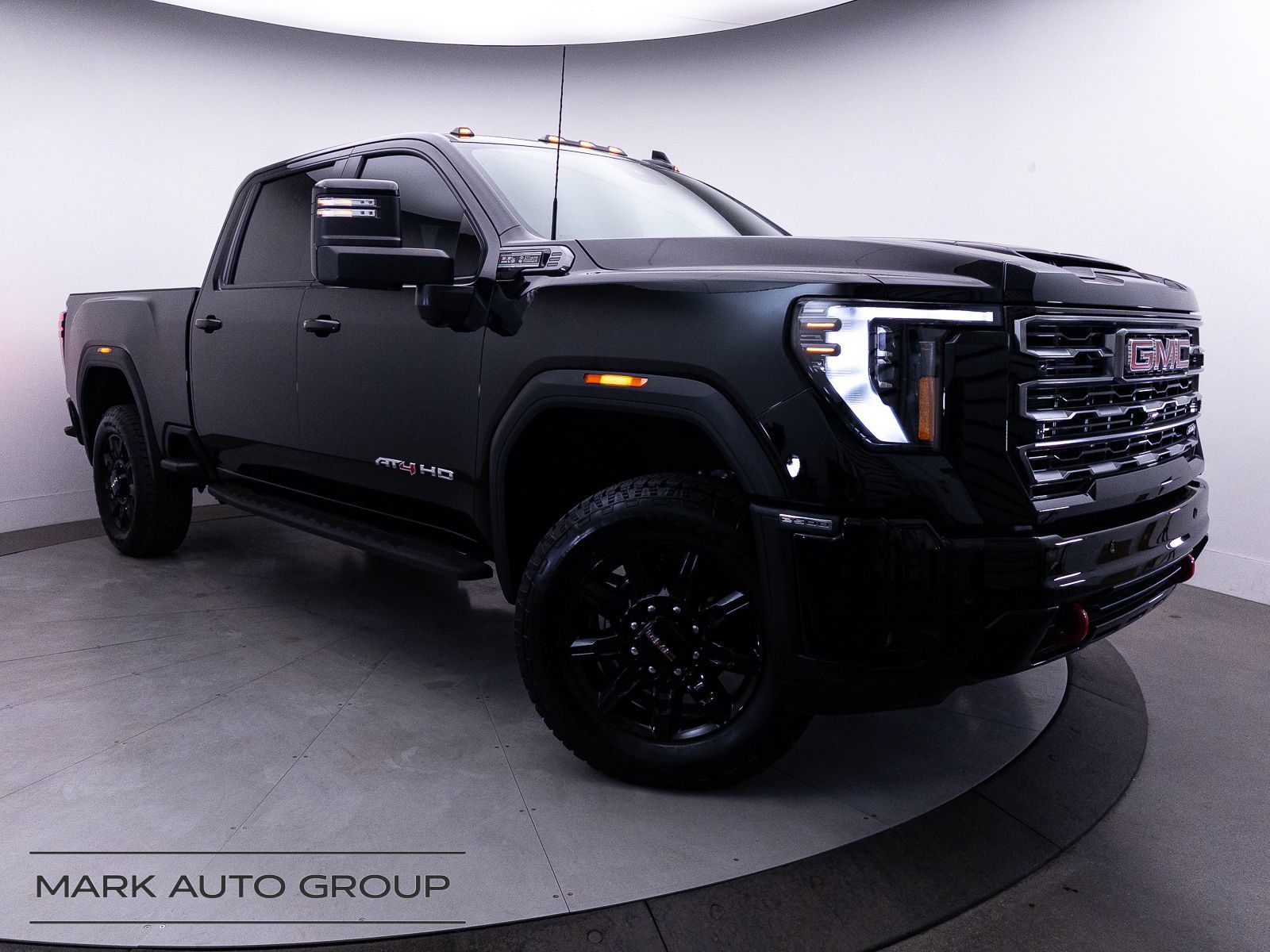 Used 2025 GMC Sierra 2500 AT4 w/ AT4 Premium Plus Package AWD/4WD image 1