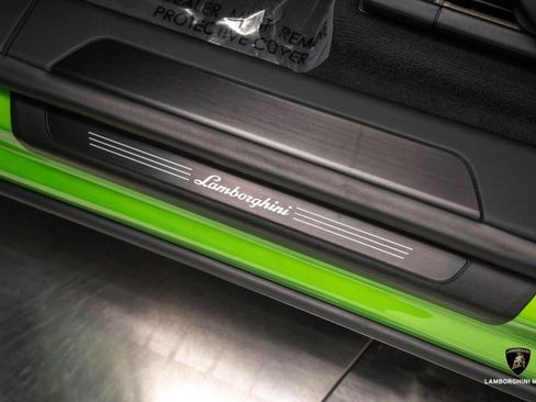 Used 2025 Lamborghini Urus SE image 28