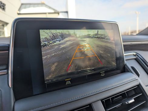 Used 2024 Chevrolet Suburban LT image 3