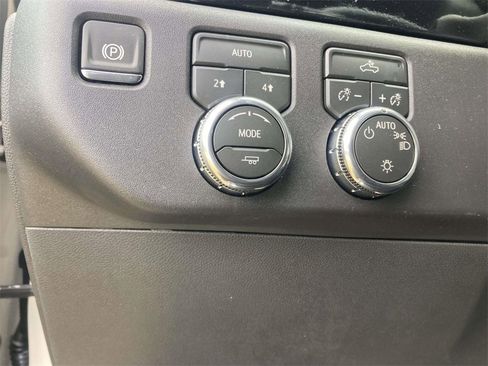 New 2026 GMC Sierra 1500 SLE image 25