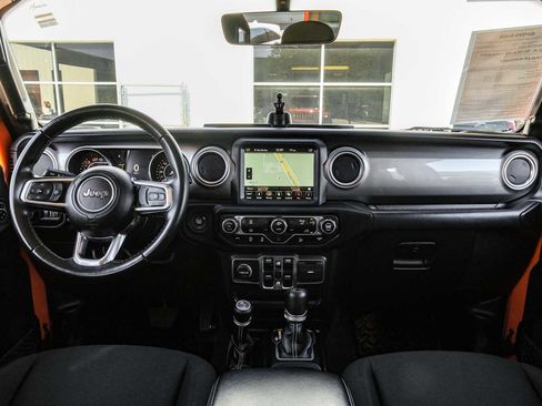 Used 2018 Jeep Wrangler Unlimited Sahara image 14