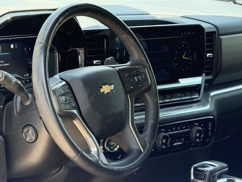 Used 2023 Chevrolet Silverado 1500 High Country w/ Technology Package AWD/4WD image 12