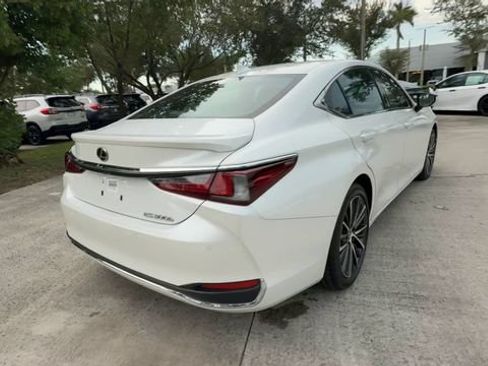 Certified 2024 Lexus ES 300h w/ Premium Package FWD image 8