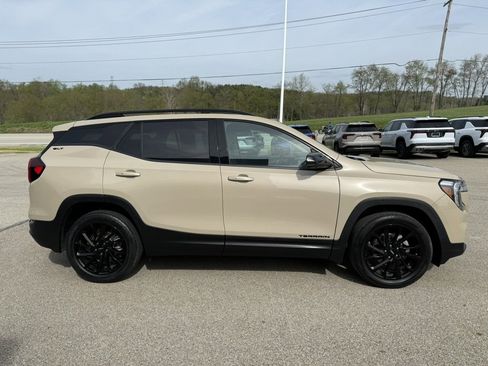 Used 2023 GMC Terrain SLT w/ Tech Package image 6