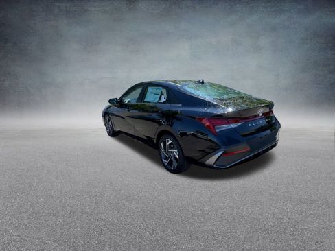 New 2025 Hyundai Elantra Limited image 17