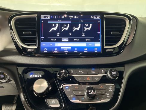 Used 2025 Chrysler Pacifica Select FWD image 20