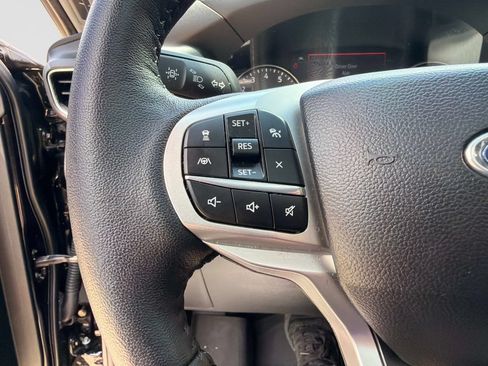 Used 2024 Ford Explorer XLT w/ Equipment Group 202A AWD/4WD image 30