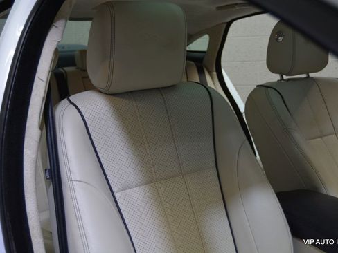 Used 2012 Jaguar XJ L image 16