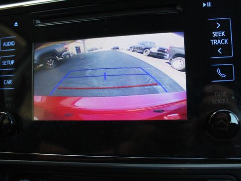 Used 2018 Toyota Corolla L image 18