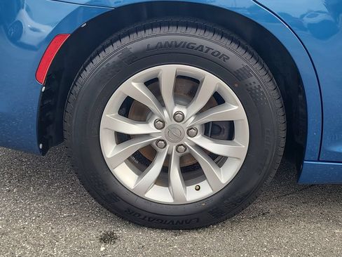 Used 2021 Chrysler 300 Touring RWD image 6