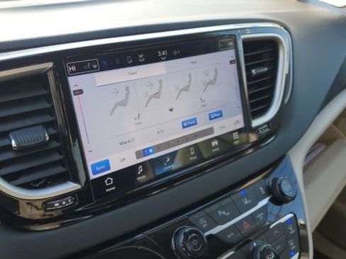 Certified 2024 Chrysler Pacifica Touring-L image 13