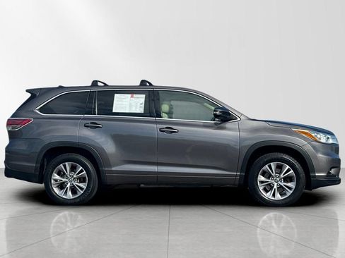 Used 2016 Toyota Highlander Plus FWD image 7