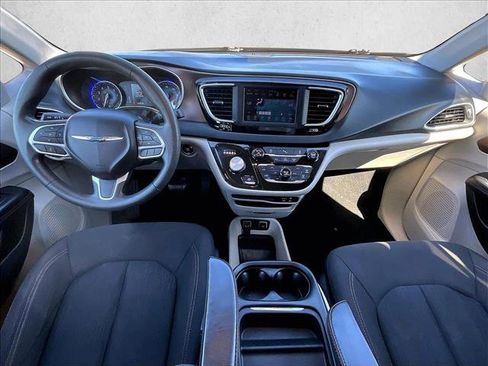 Used 2018 Chrysler Pacifica Touring Plus image 16