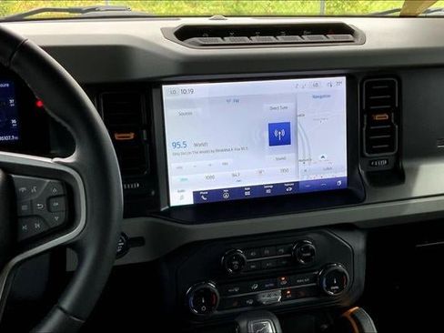 Used 2022 Ford Bronco Badlands image 5