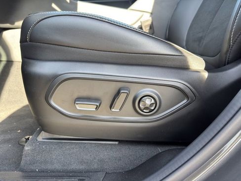 New 2025 Jeep Grand Cherokee Altitude image 11