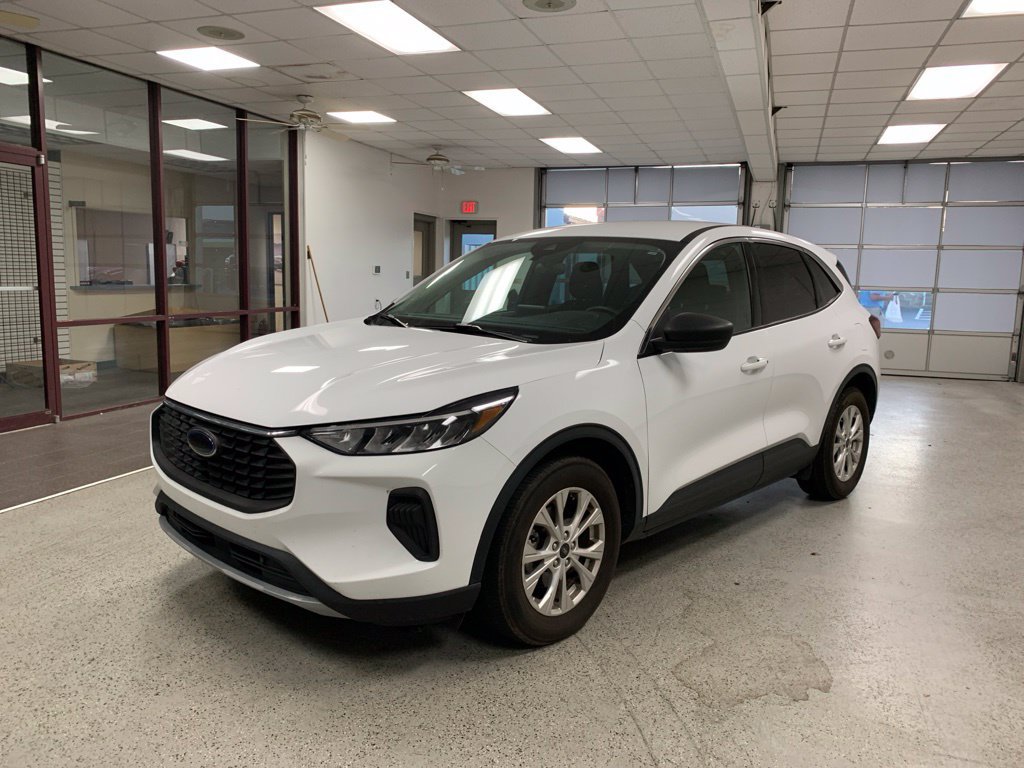 Used 2023 Ford Escape Active w/ Cold Weather Package FWD image 2