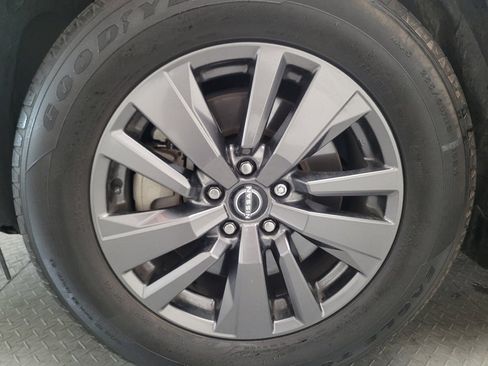 Used 2022 Nissan Pathfinder SV AWD/4WD image 31