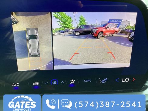 Used 2024 Chevrolet Traverse LT FWD image 23