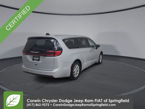 Certified 2024 Chrysler Pacifica Touring-L image 14