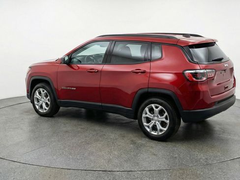 Used 2025 Jeep Compass Latitude image 6