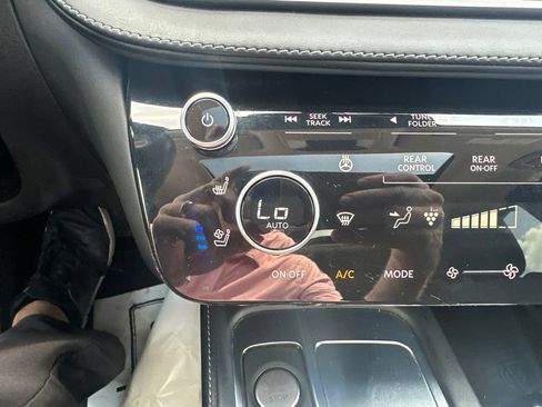 Used 2023 INFINITI QX60 Sensory w/ Cargo Package AWD/4WD image 18