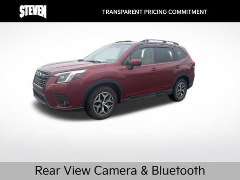 Used 2022 Subaru Forester Premium AWD/4WD image 1