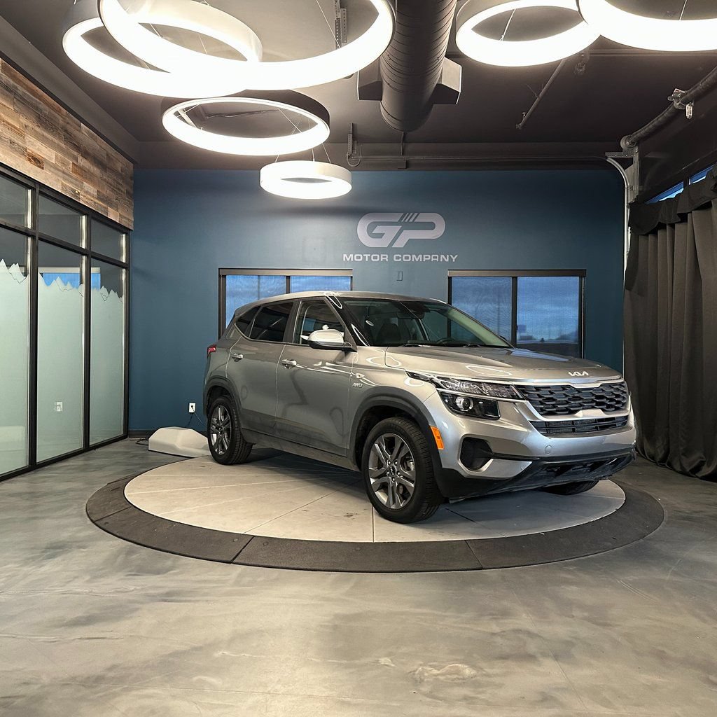 Used 2023 Kia Seltos LX AWD/4WD image 1