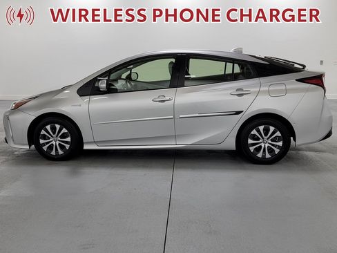 Used 2021 Toyota Prius XLE AWD/4WD image 5