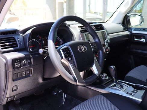 Used 2022 Toyota 4Runner SR5 AWD/4WD image 39