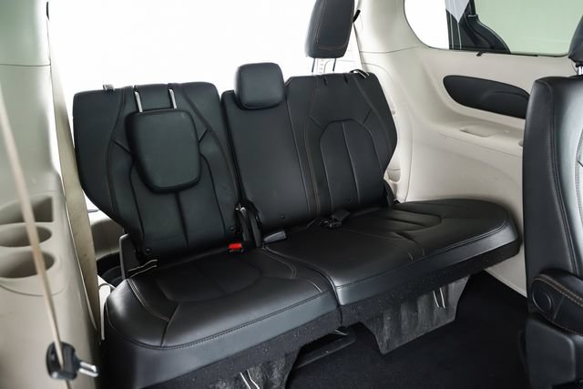 Used 2020 Chrysler Pacifica Touring-L w/ Advanced Safetytec Group FWD image 38