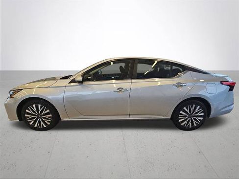 Certified 2023 Nissan Altima 2.5 SV image 12